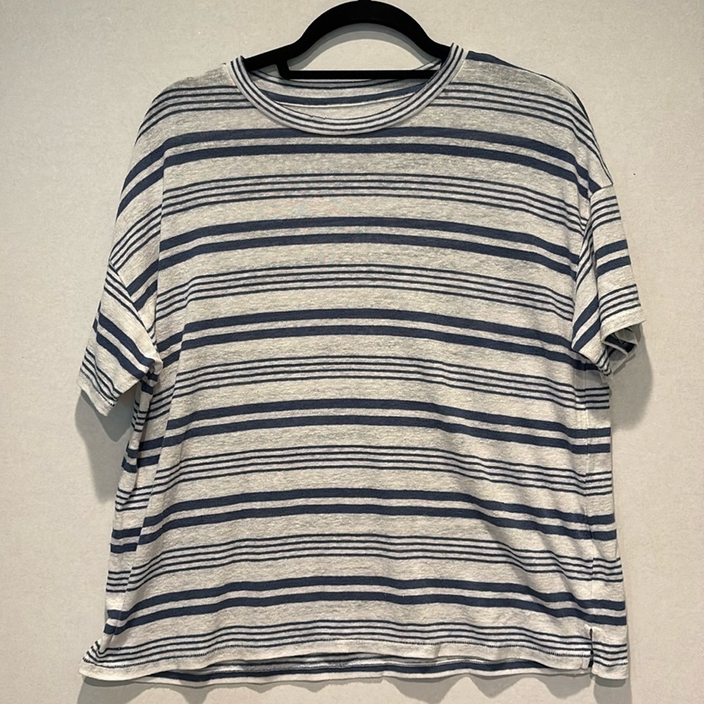 Aerie - short sleeve crew neck t-shirt - size XS. White with baby blue stripes - Picture 1 of 11